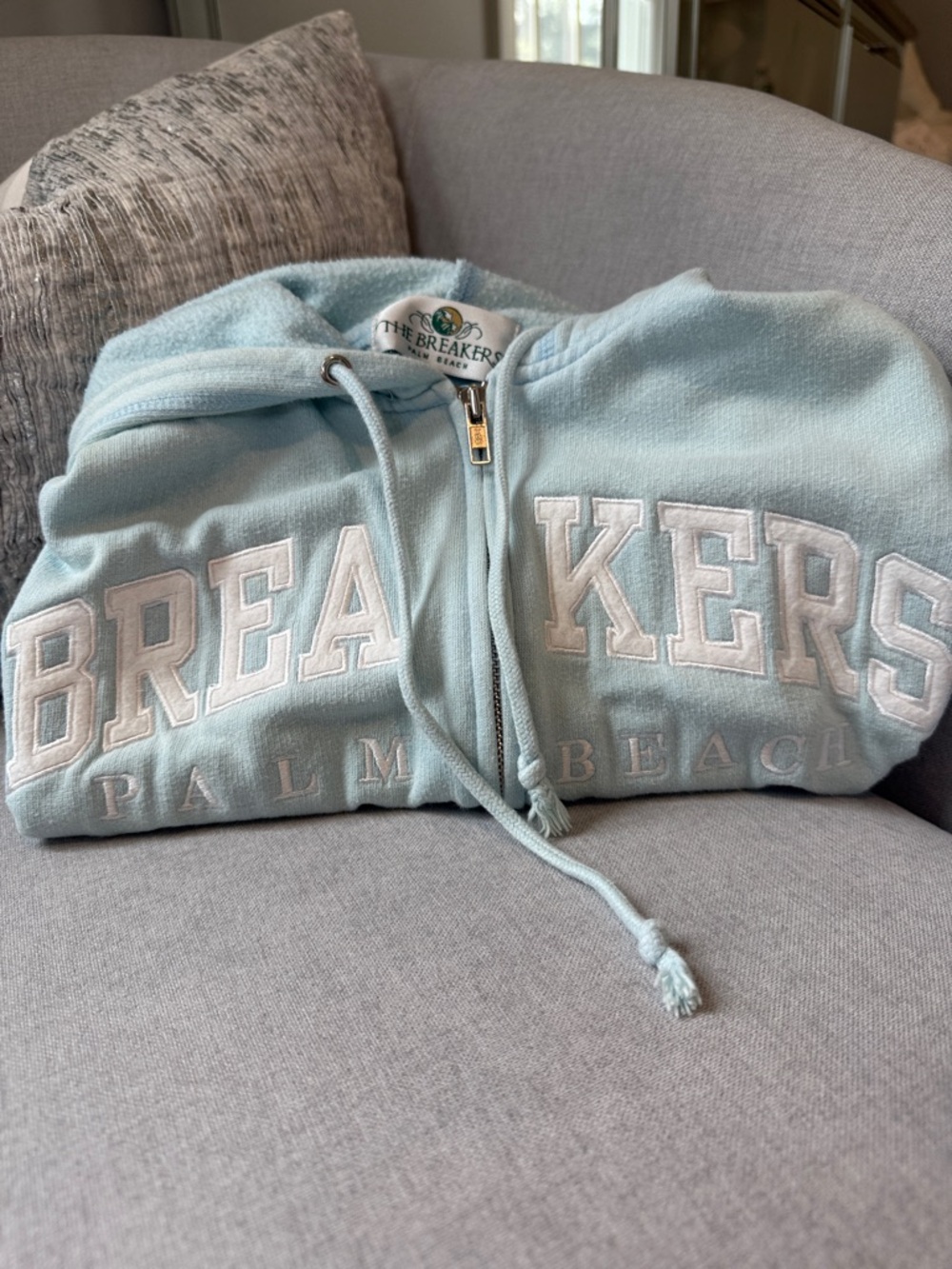 VINTAGE 2003 “THE BREAKERS Palm Beach” Light Blue Zip-Up Hoodie